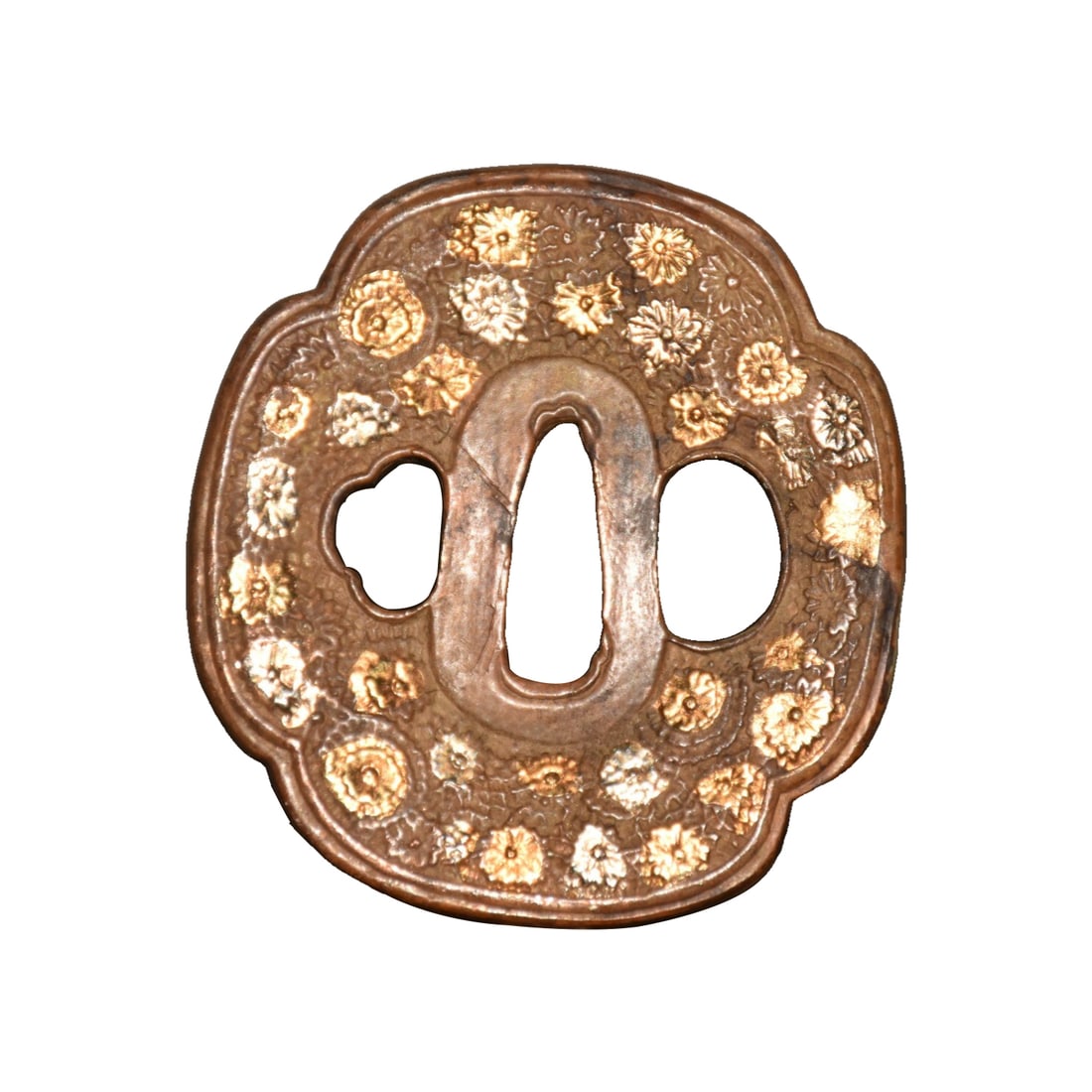 Purple copper plated with gold and silver plum blossom knife guard: Purple copper with gold and silver plated plum blossom knife guard. Approximately 7 cm long, 6.5 cm wide, 0.5 cm thick, and weighs around 152 grams.