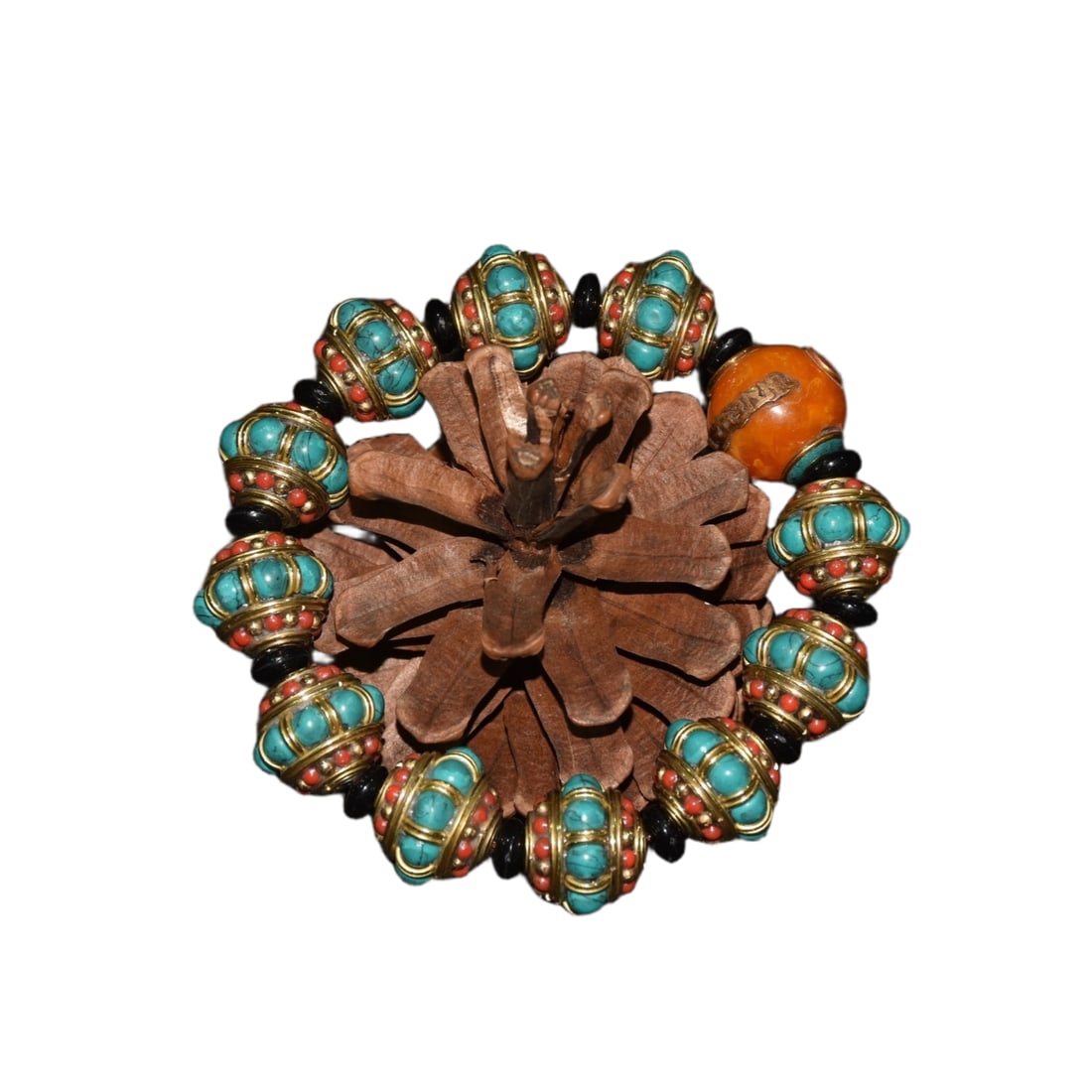 Copper Inlaid Gemstone Amber Bracelet: A hand string made of pure copper, inlaid with red and green turquoise, and paired with amber. The beads are 2.0 cm wide, 1.5 cm thick, and weigh around 94 grams. It showcases a strong sense of age