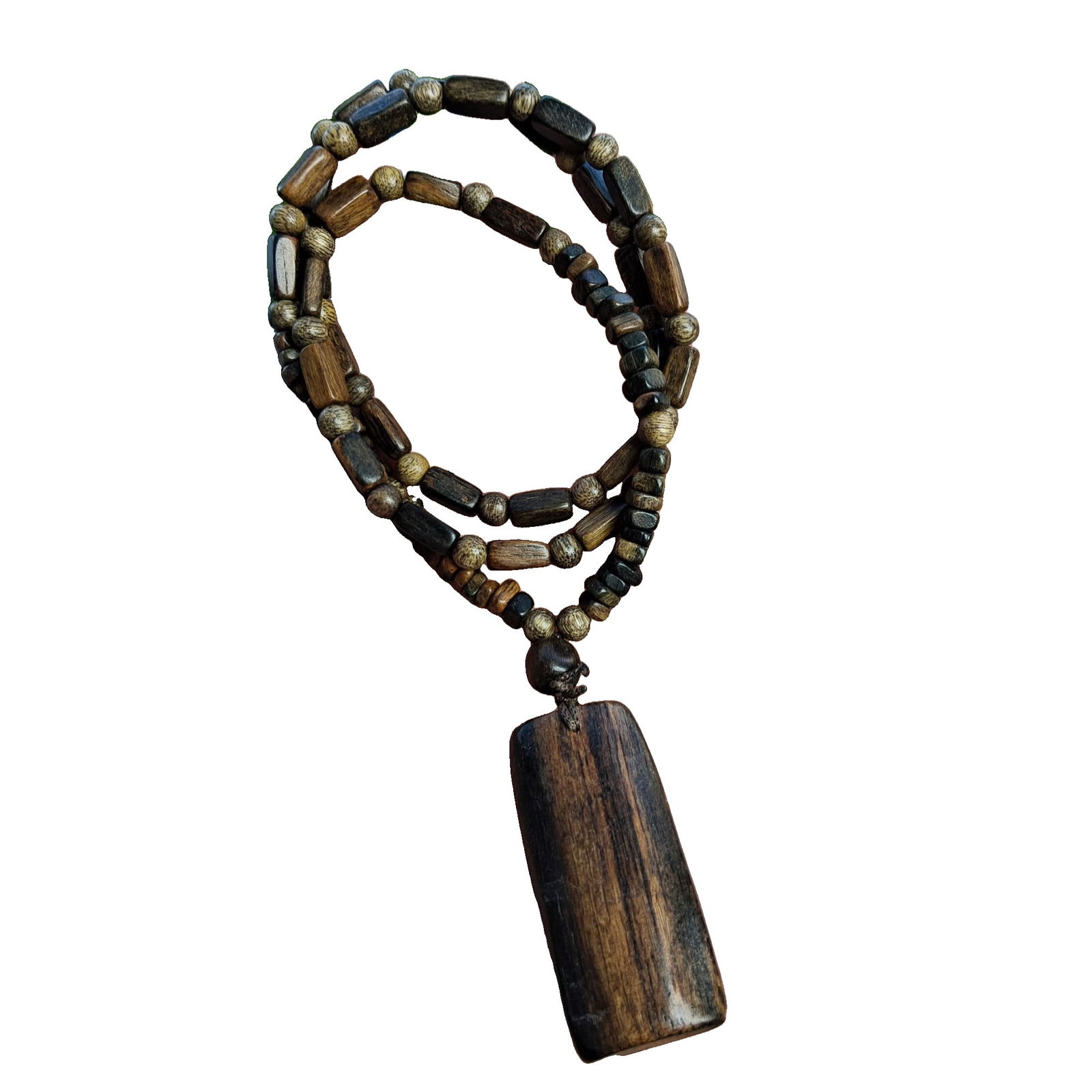 Agarwood necklace: 20 pieces of agarwood necklaces, with a good fragrance and high oil content.Length: 43 centimetersEach piece weighs 25 grams.