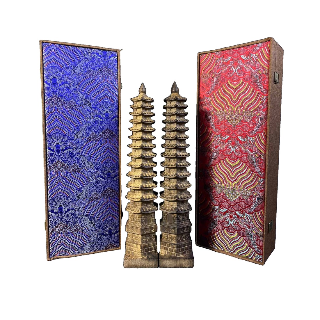 A pair of agarwood Wen Chang pagodas: A pair of agarwood Wen Chang pagodas, exquisitely carved, rich in oil, with a lasting light fragrance. Each one measures about 8×6.5×37 centimeters and weighs around 2 catties.