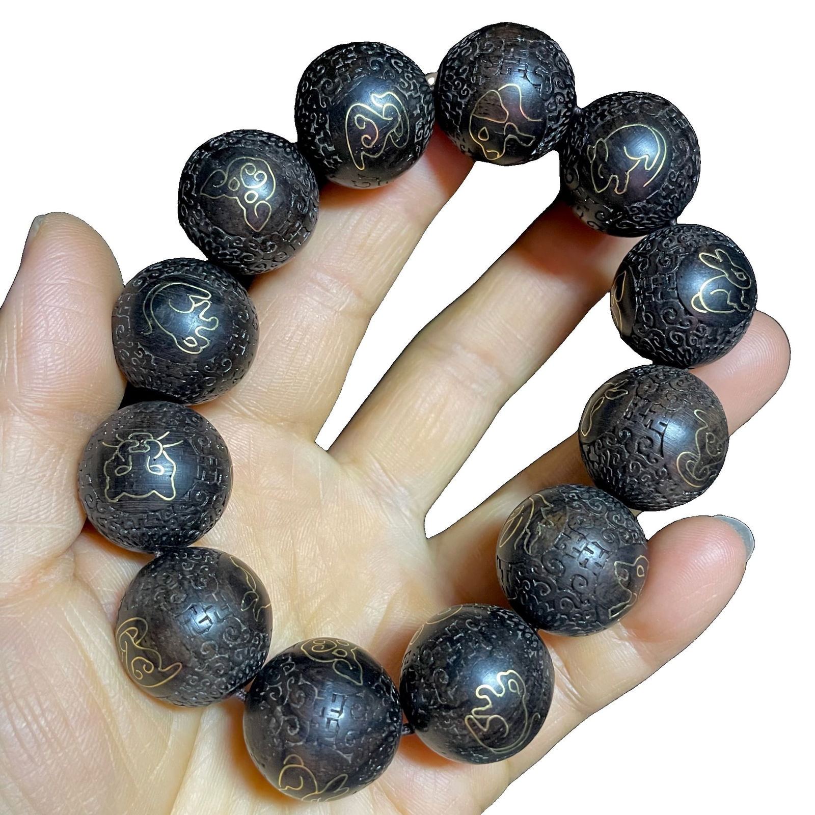 Old Tibetan agarwood twelve zodiac bracelet, 4 pieces.: A set of 4 old Tibetan agarwood zodiac bracelets, each with a diameter of 2 centimeters, with a total weight of 245 grams.