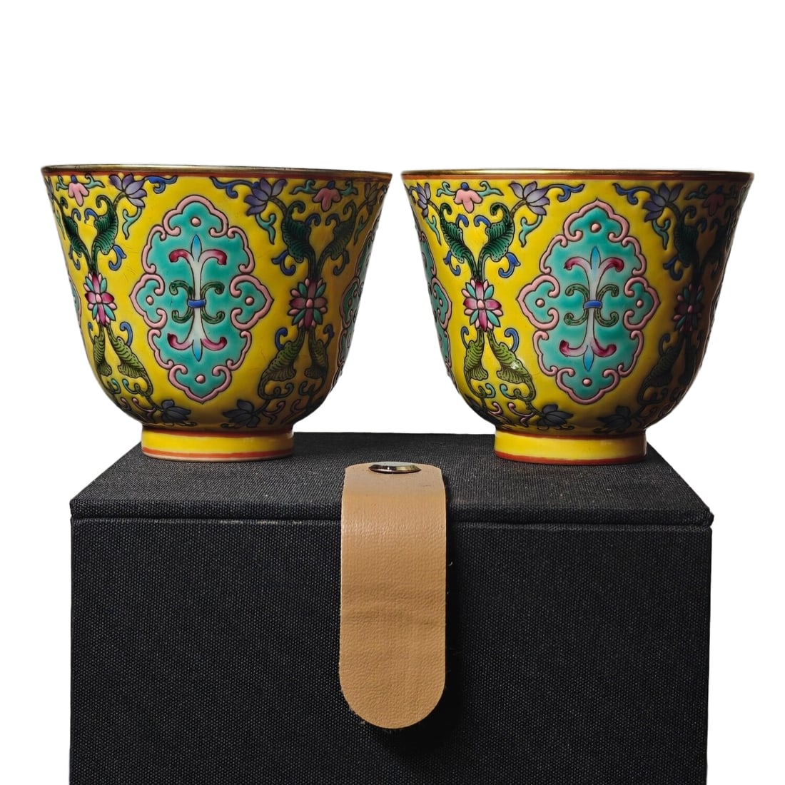 Qing Dynasty Yongzheng Period Famille Rose Cup: A pair of Yongzheng period enamel cups from the Qing Dynasty, measuring 5.8x7.2 cm, showcasing the outstanding craftsmanship of the Qing Dynasty. The cups feature vibrant colors, exquisite patterns, a
