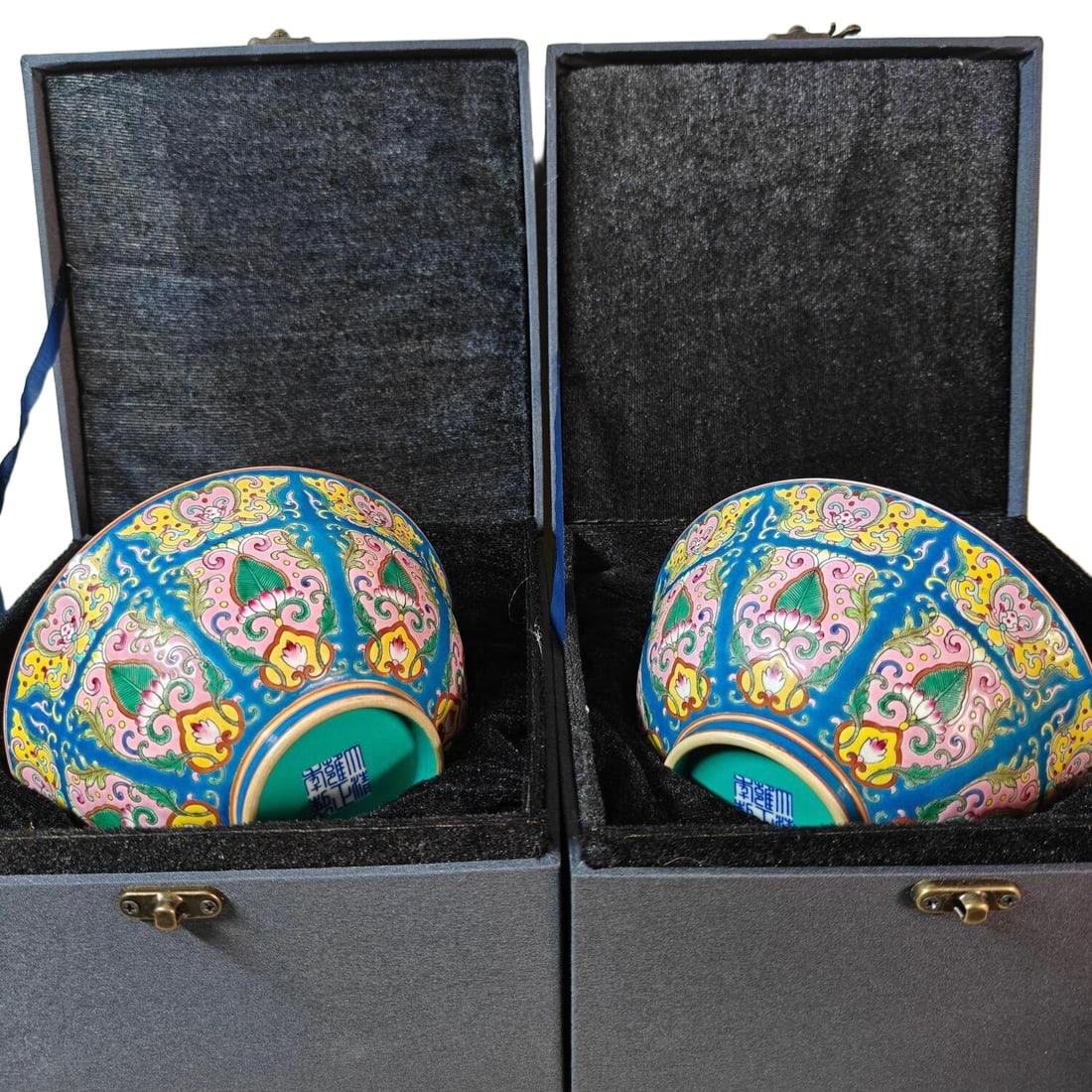 Qing Dynasty Yongzheng period famille rose porcelain bowl (1 of 10)