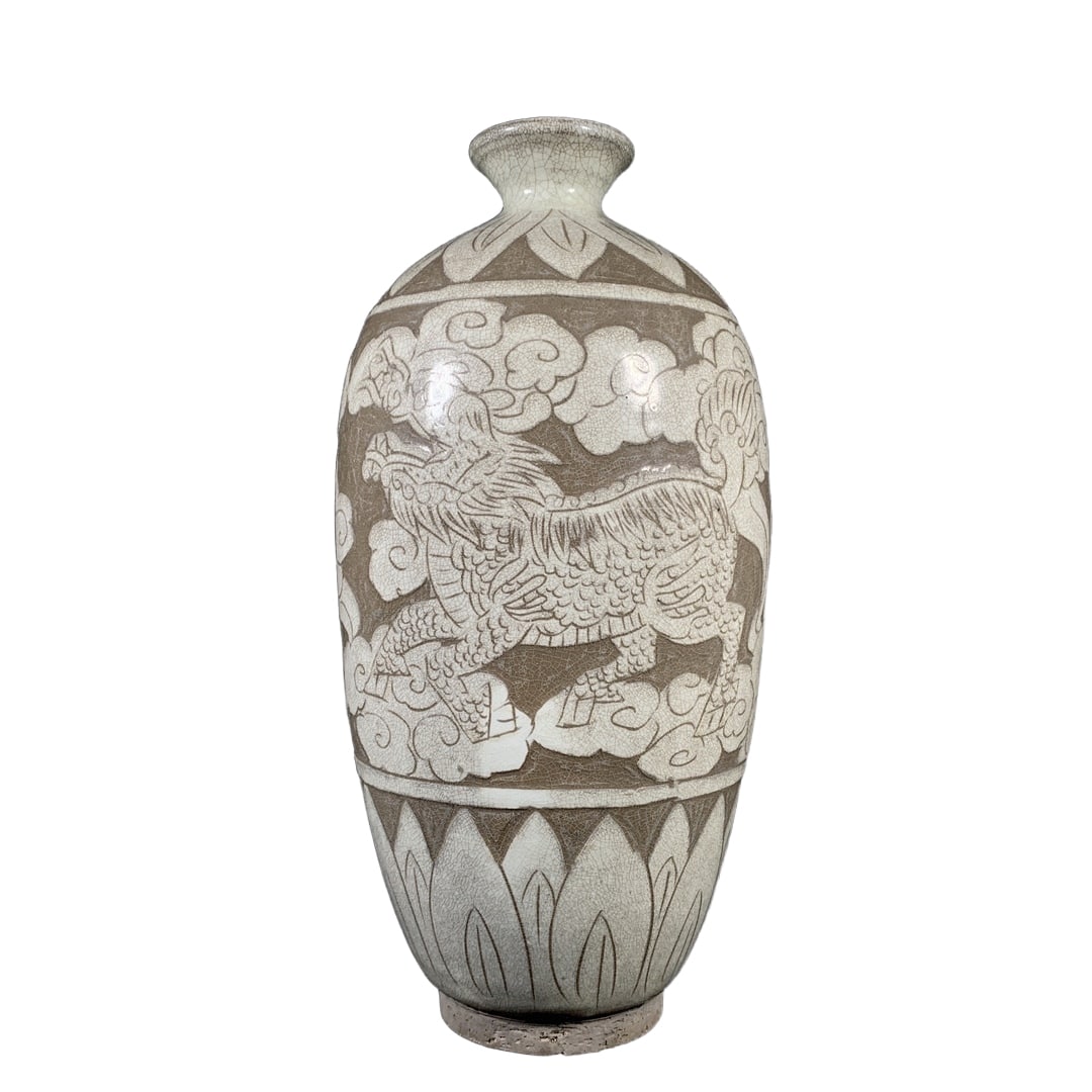Cizhou kiln carved plum vase with qilin pattern (1 of 10)