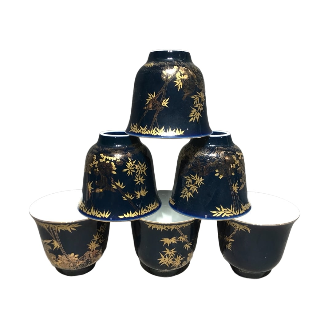 Set of celadon glazed tea cups with gold detailing: This set of blue glaze with gold-painted tea cups is 5.5 cm high and has a diameter of 6.5 cm. The design is simple and elegant, with a dignified and graceful cup shape. The glaze color is like deep b