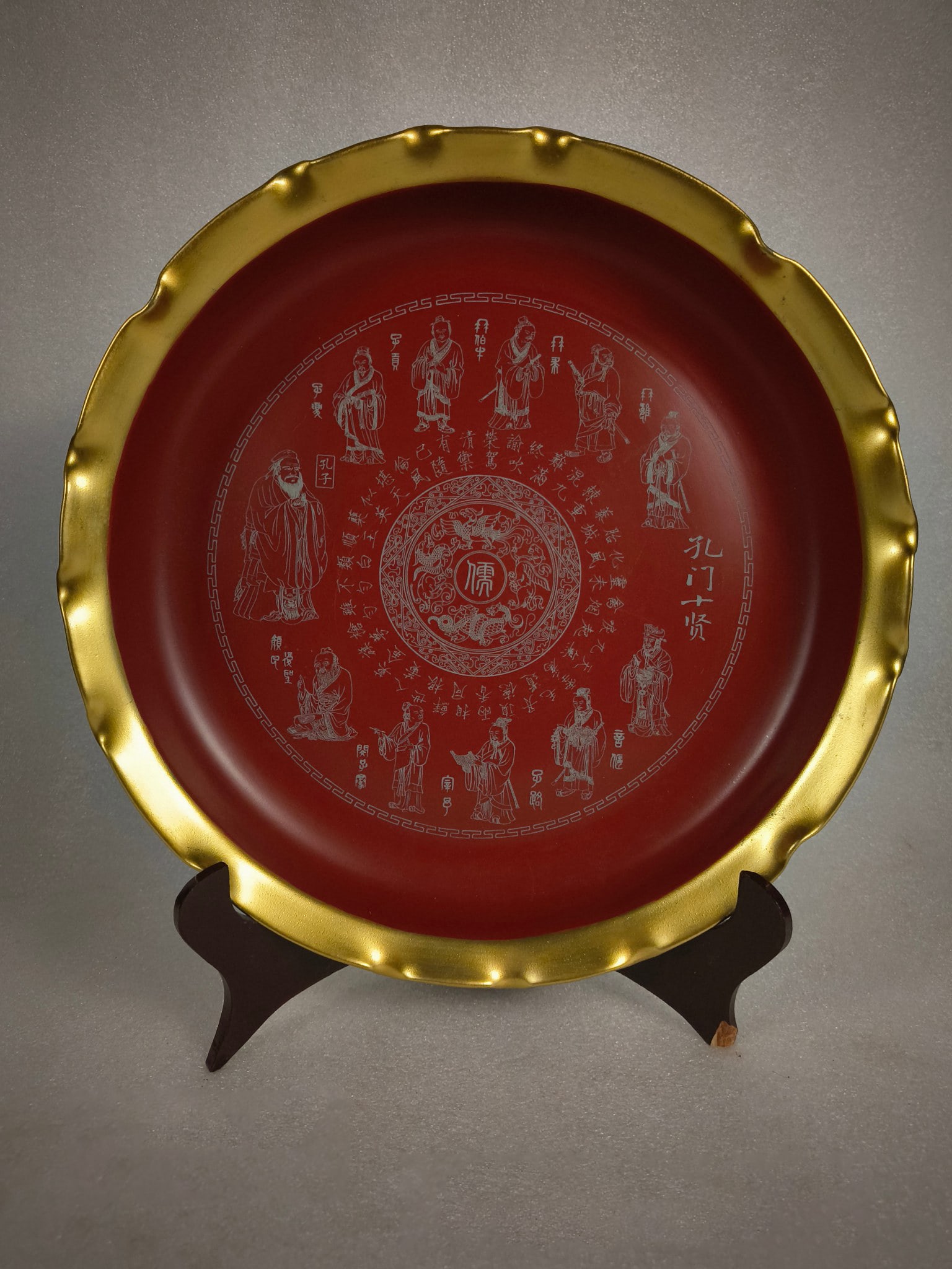 Embossed golden flower plate - 2