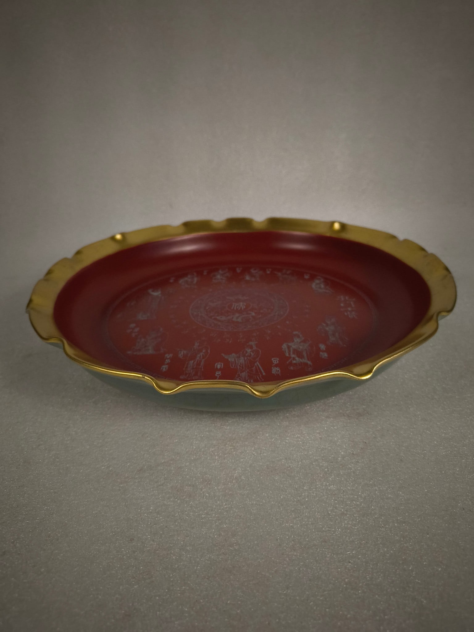 Embossed golden flower plate - 3