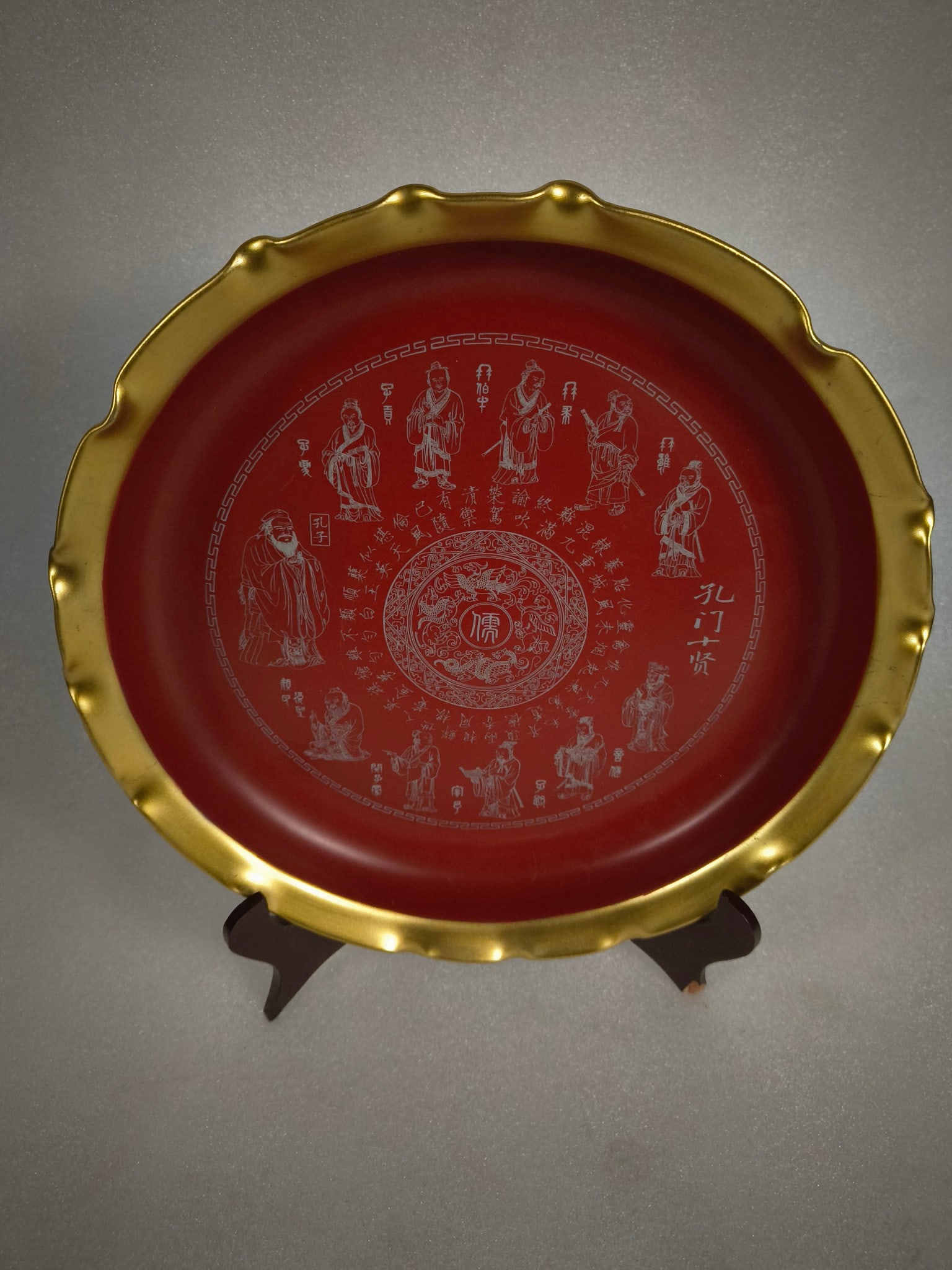Embossed golden flower plate - 6