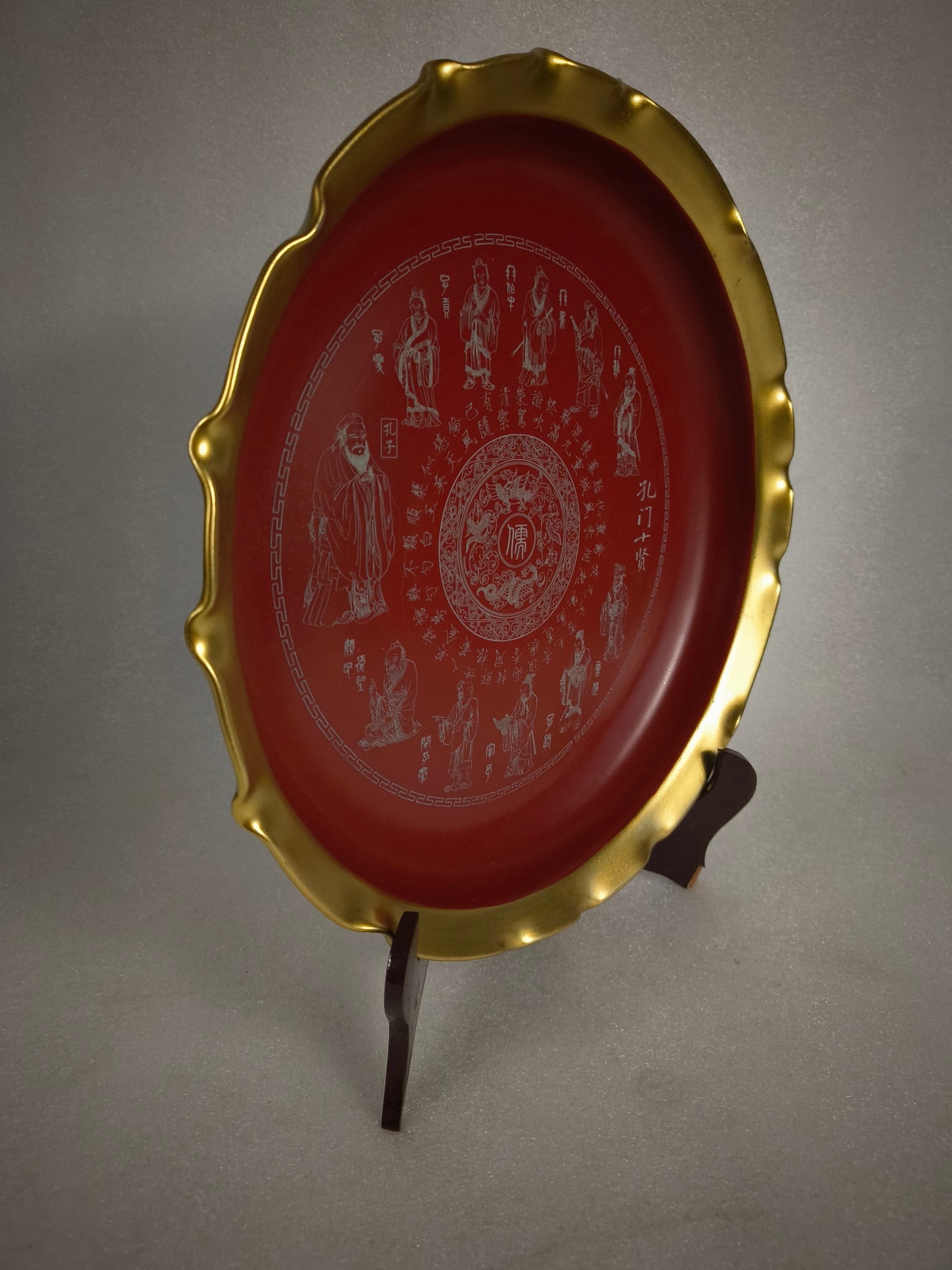 Embossed golden flower plate - 7