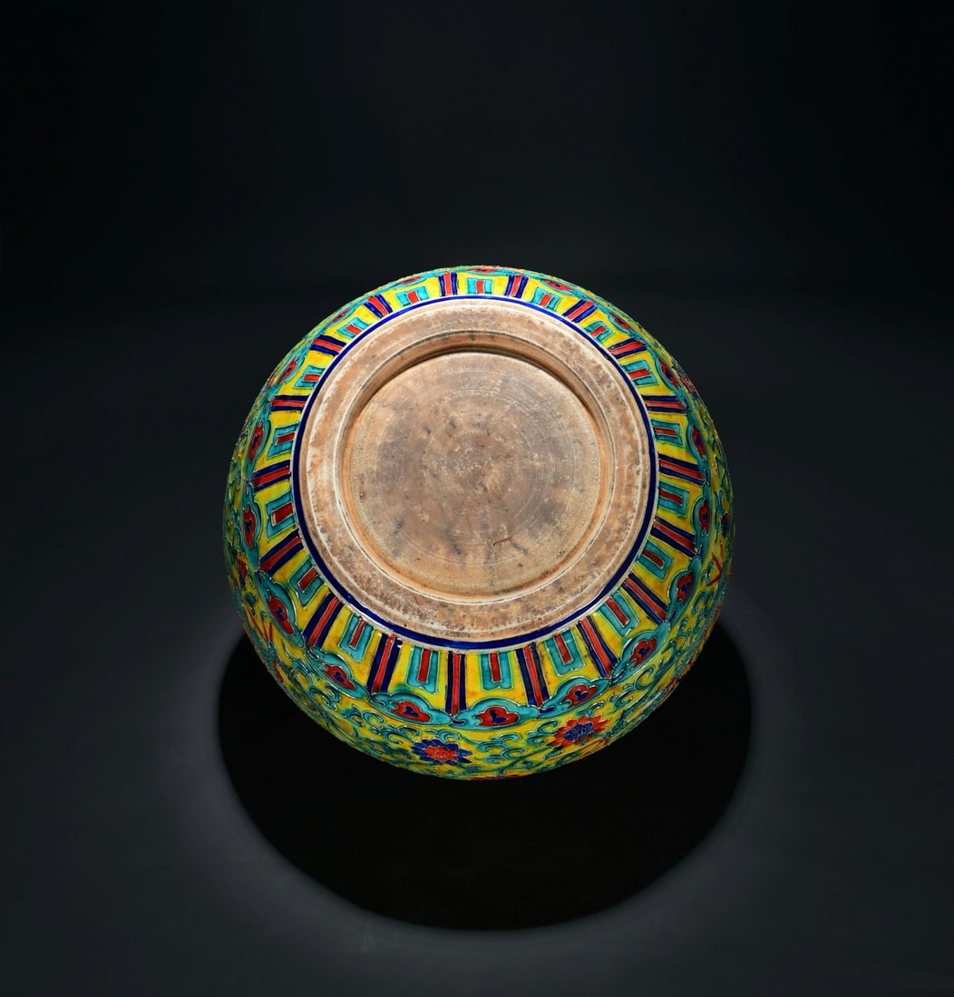 Ming Dynasty polychrome dragon-patterned covered jar - 10