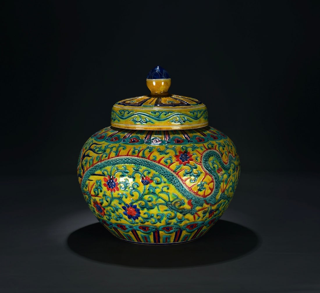 Ming Dynasty polychrome dragon-patterned covered jar - 5