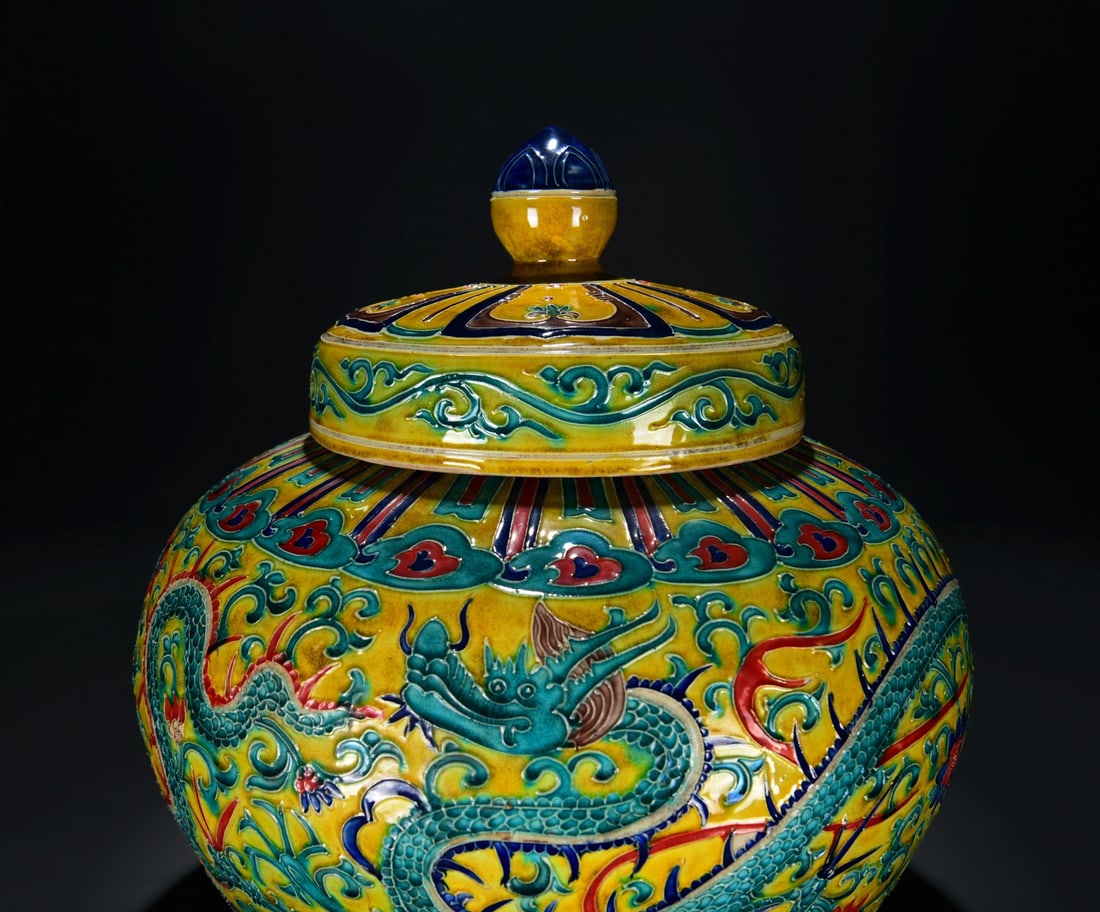 Ming Dynasty polychrome dragon-patterned covered jar - 6