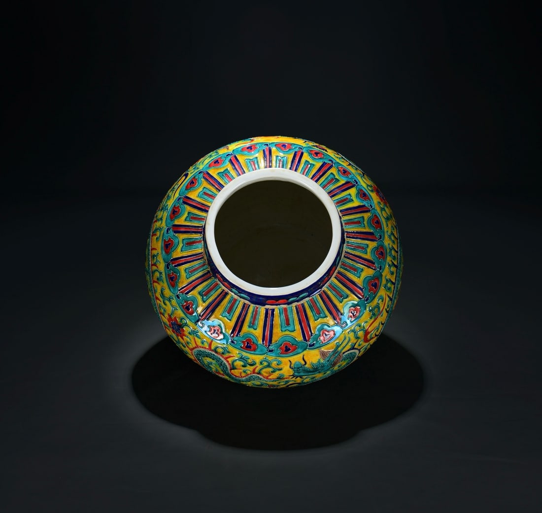 Ming Dynasty polychrome dragon-patterned covered jar - 9