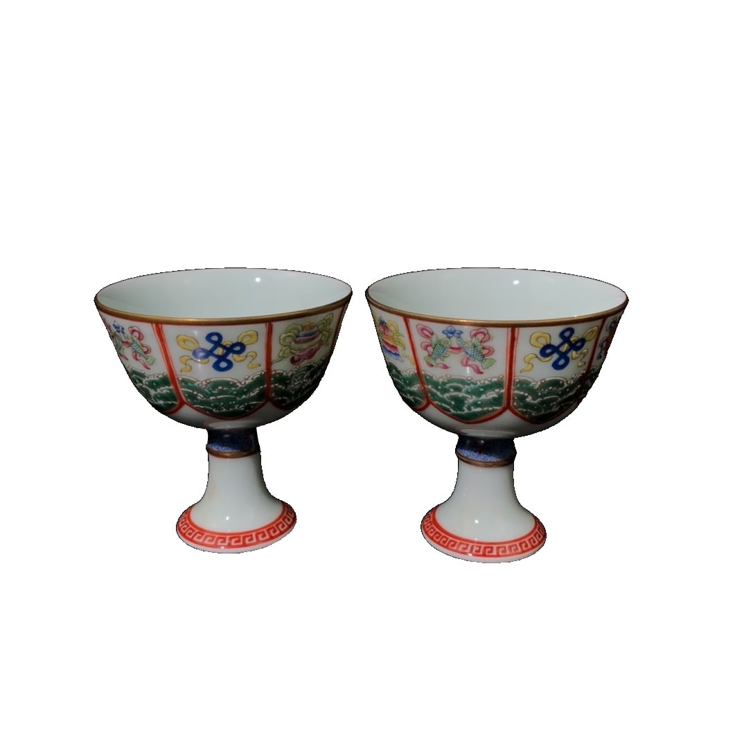 A pair of tall-footed bowls from the Qianlong period of the Qing Dynasty.: A pair of Qing Dynasty Qianlong high-footed bowls, with well-proportioned shape, elegant appearance, exquisite painting, and aged patina. They measure 9 centimeters in height and have a diameter of 8.