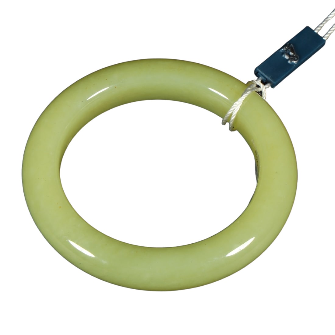 Hetian jade yellow jade bracelet: Hetian jade yellow jade bracelet, high collection value, oily and smooth. Specifications: inner diameter 5.6cm, outer diameter 7.8cm, weight 70g.