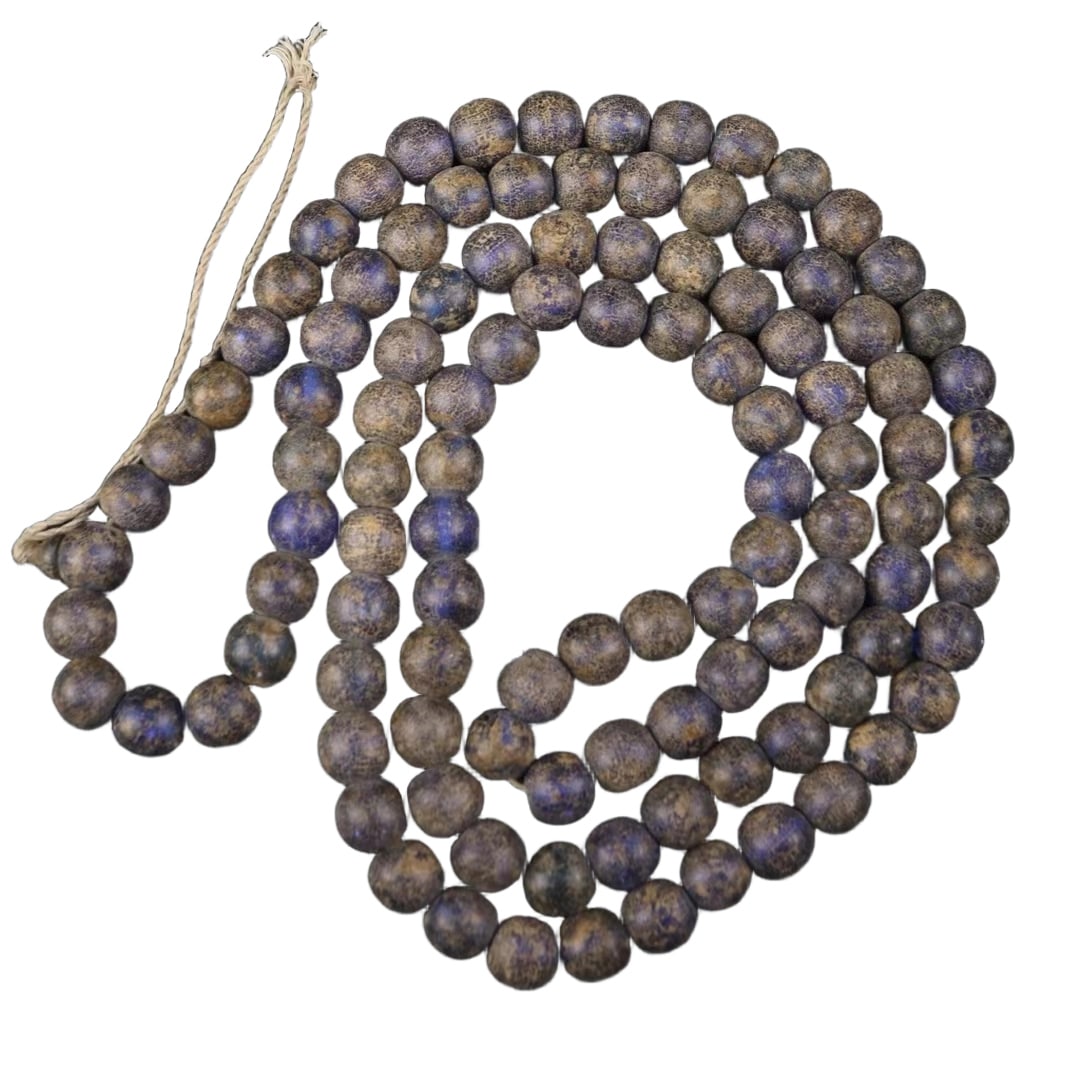 108 pieces of old amber prayer beads: Old amber 108-bead Buddhist prayer beads, blue amber prayer beads, bead diameter 2 centimeters, length 1 meter, weight 486 grams.