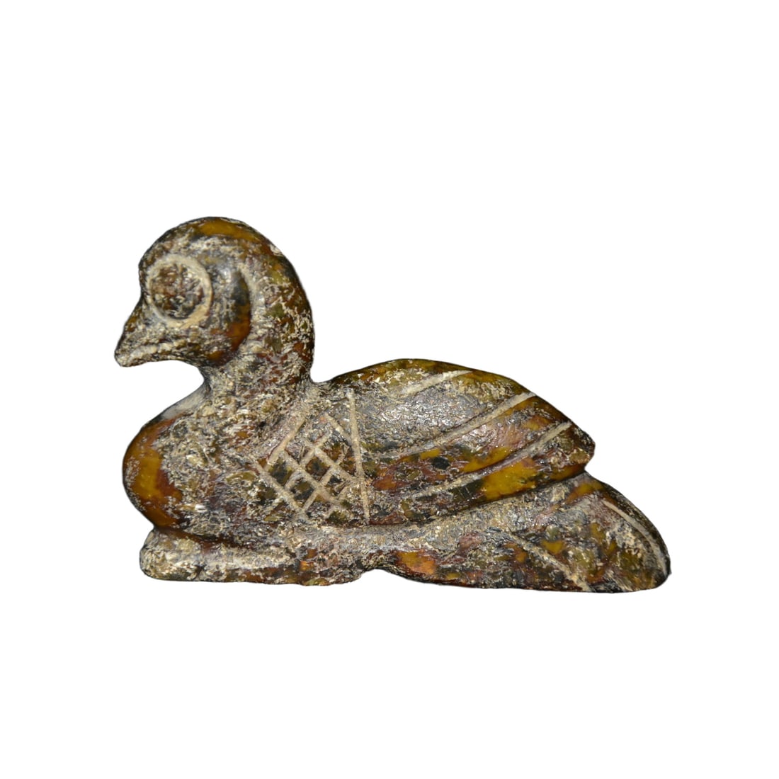 Lao Yu Bird: This old jade bird is exquisitely carved, with smooth lines and a lingering ancient charm, exuding a strong historical atmosphere. Its meticulous craftsmanship showcases the outstanding skills of anci