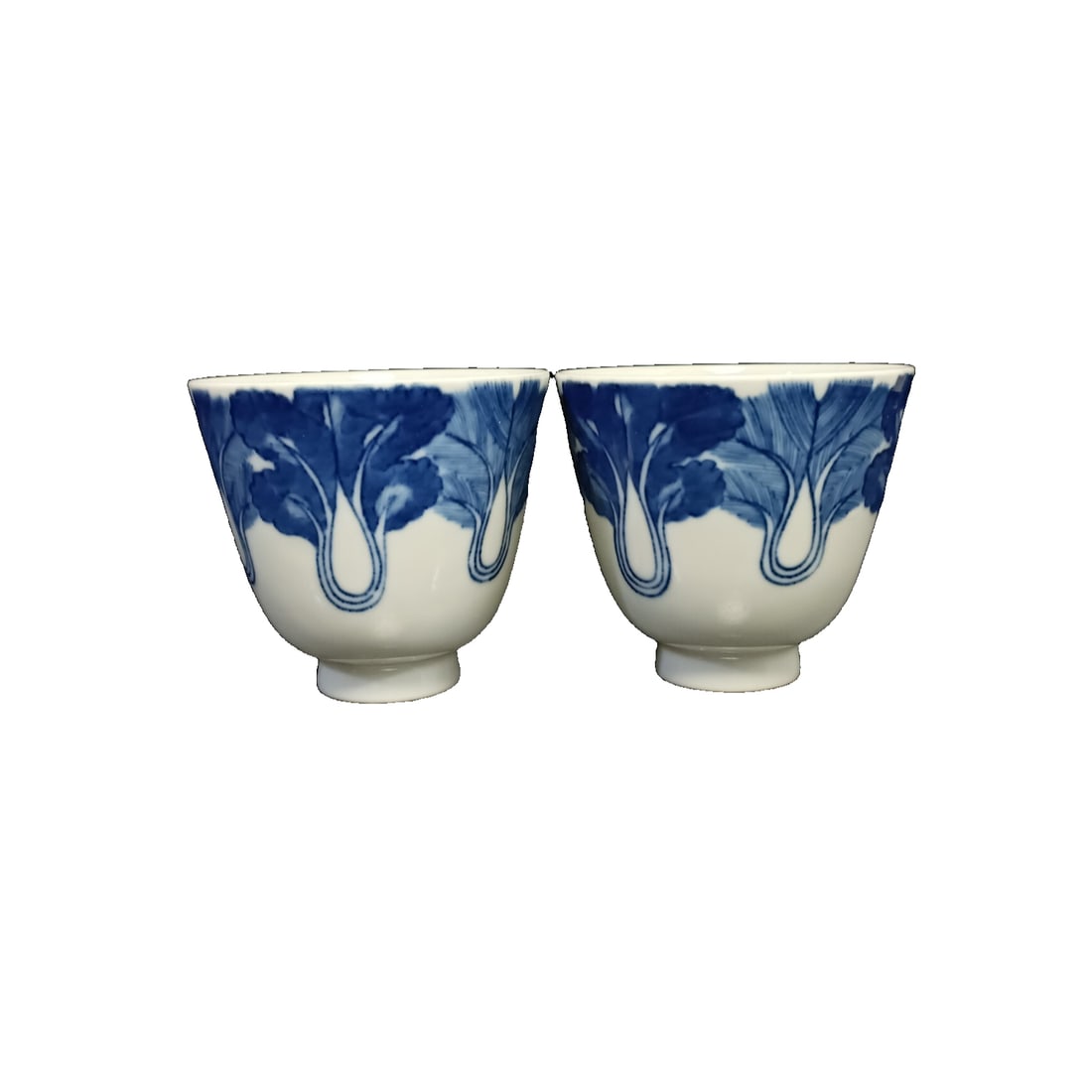 Pair of Qing Dynasty blue and white porcelain cups with hundred treasures pattern. (1 of 10)