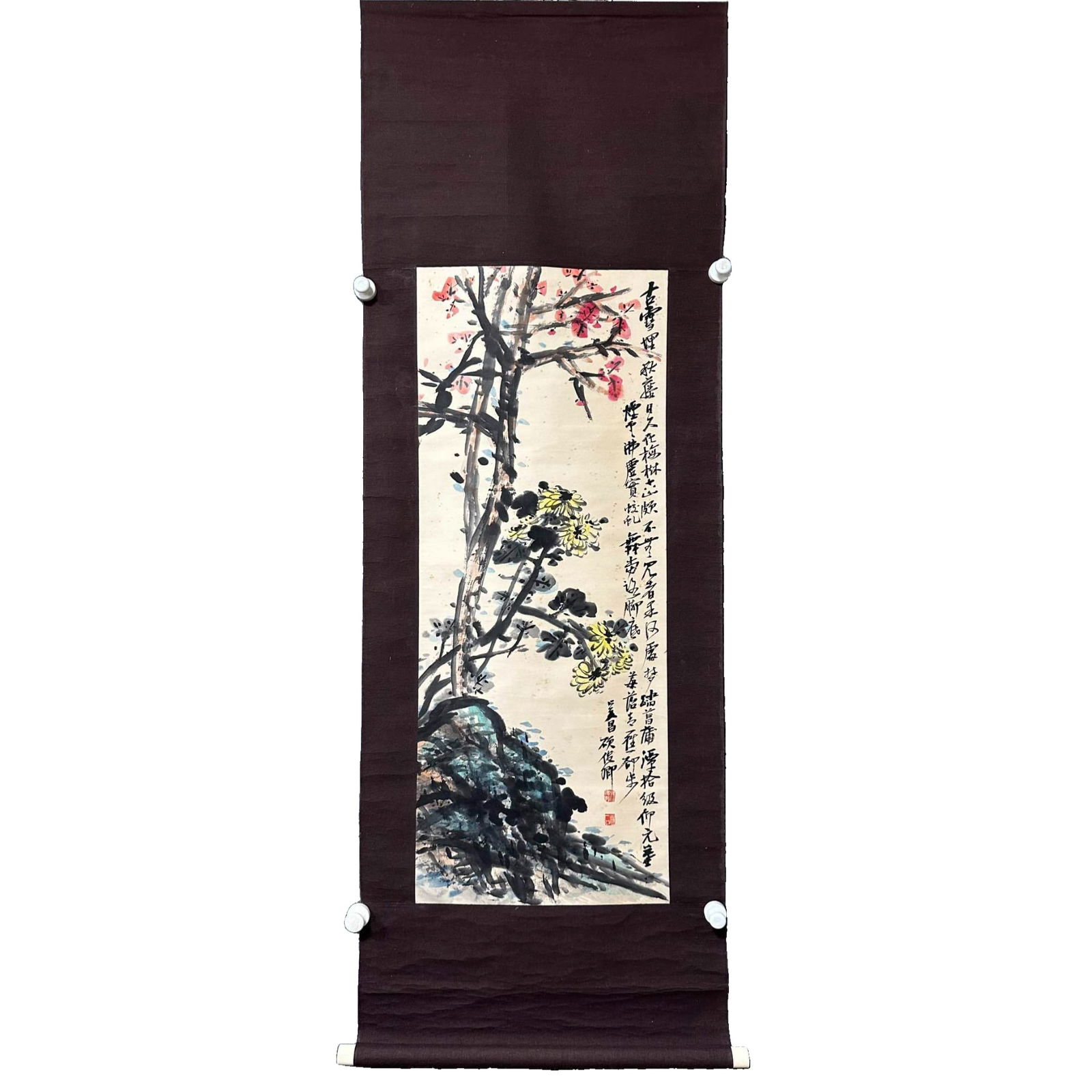 Wu Changshuo - Autumn Scenery Painting, old mounting in vertical scroll, comes with a wooden box.: Author: Wu Changshuo Title: Autumn Scenery, mounted as a hanging scroll, with wooden box Painting size: 39x98cm. Wu Changshuo (1844-1927), also known as Junqing, Changshuo, and Cangshi, with the pseud