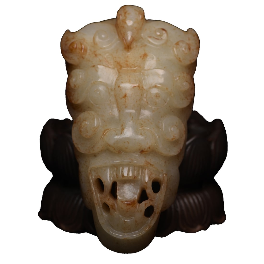 Hetian jade belt buckle: Hetian Jade Belt Buckle Specifications: 9.9×5.6×2.3 cm, Weight 123 grams. The jade is delicate and warm, with exquisite and elegant craftsmanship, showing superb carving skills. The patina is ancien