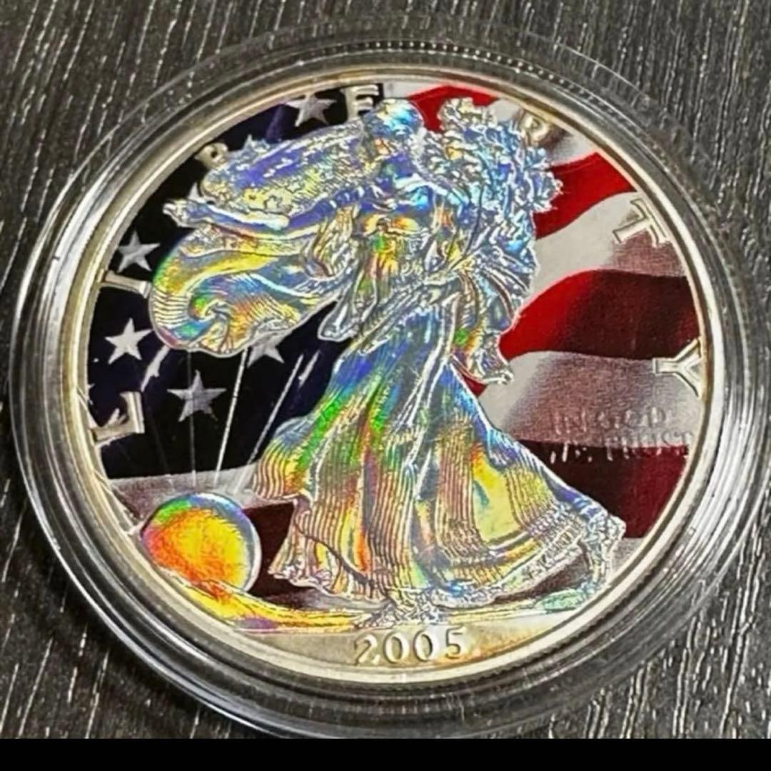 2005 American Eagle Silver Hologram Colorized Silver Coin: This is a rare special edition of the American Eagle Silver Coin, produced during its most premium era, known as the king of silver coins. For collectors pursuing unique items, it is the perfect choic