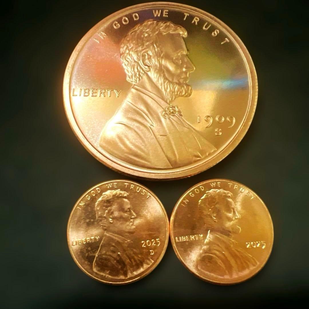 Lincoln penny, 28.3 grams of pure copper coin, minted in 2025, with D+P mint marks, sold as a set of (1 of 8)