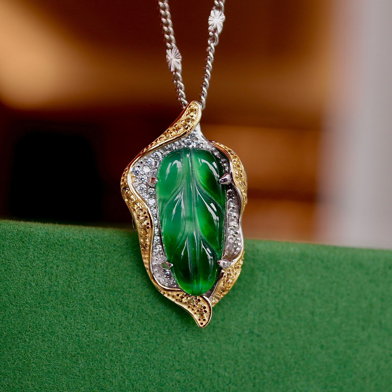 S925 pure silver natural jadeite pendant: This pendant showcases a beautiful natural jade leaf, intricately carved to highlight the A-grade ice yang green color. The exquisite craftsmanship and intricate details emphasize the transparency and