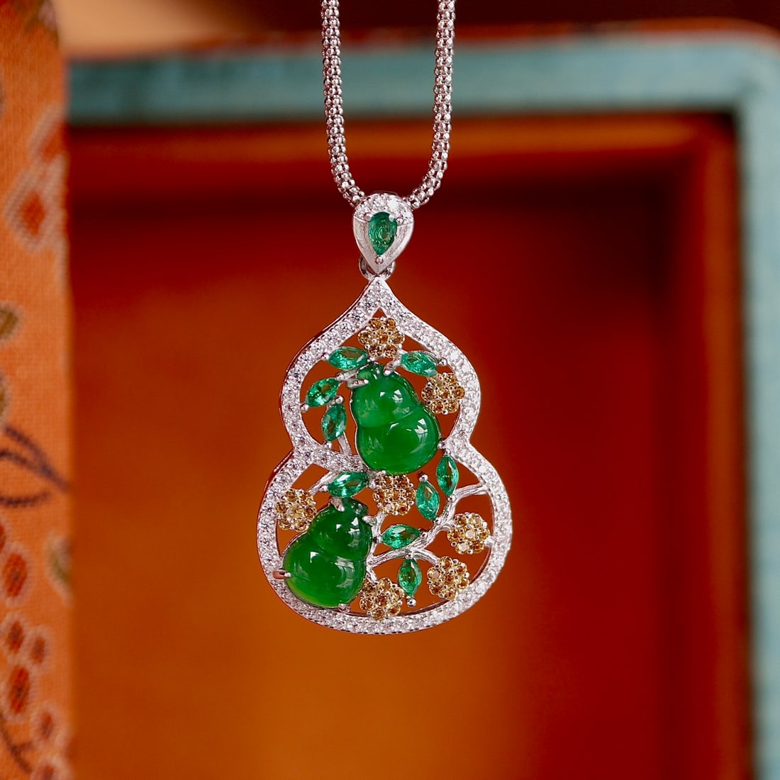 S925 pure silver natural jadeite gourd pendant: This exquisite pendant showcases the eternal beauty of natural jadeite, meticulously carved into a charming gourd shape. The high-quality icy green jade exudes a dazzling luster under light, radiating