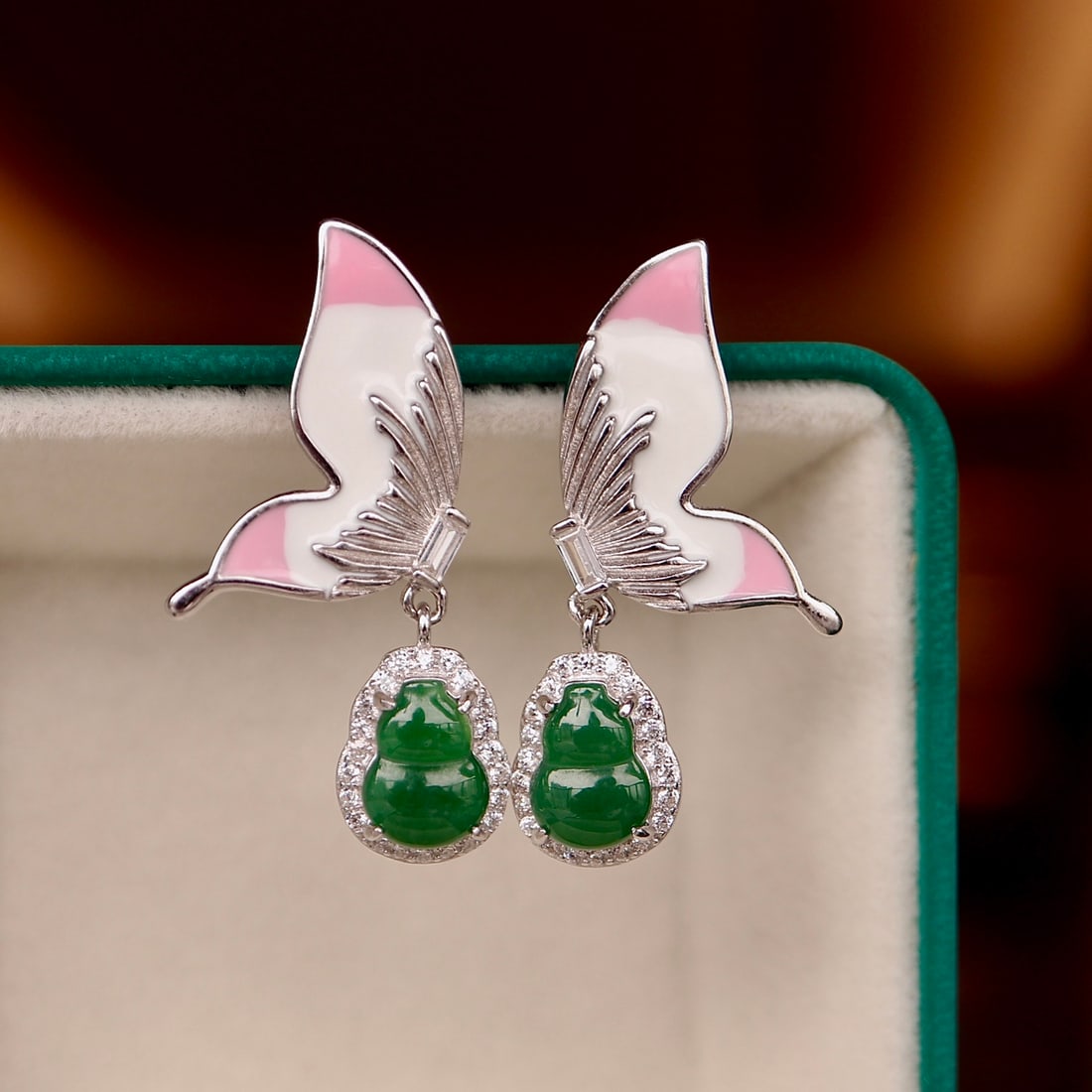 Natural jadeite butterfly earrings: These earrings showcase natural jadeite meticulously carved into exquisite butterfly shapes. The ice and sun green color of the jade emits a fresh glow, complementing the shine of S925 sterling silver