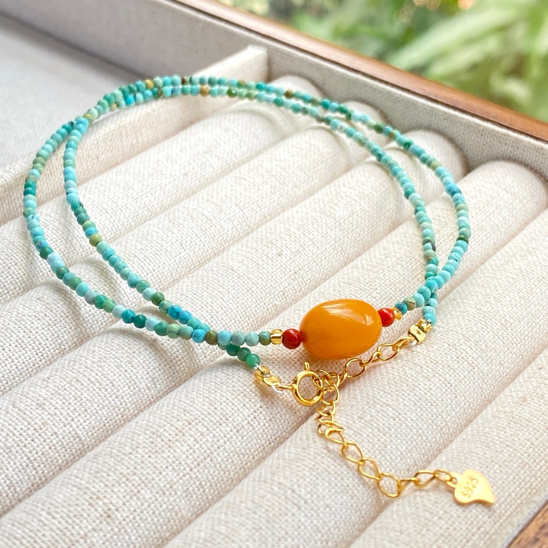 S925 pure silver natural turquoise necklace: This necklace is made of natural turquoise beads, approximately 2mm in size, paired with old amber jujube beads and nanhong agate. The S925 silver clasp adds an elegant touch, symbolizing luck, auspic