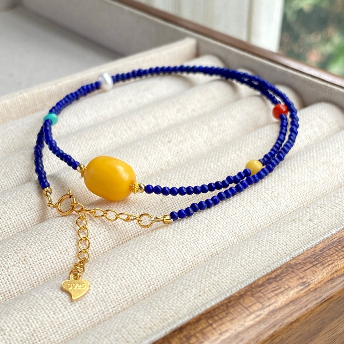 S925 Silver Natural Turquoise Necklace: This necklace features natural turquoise beads, approximately 2mm in size, with a deep blue color as captivating as the night sky. The warm tones of old amber jujube beads and the intense red of south