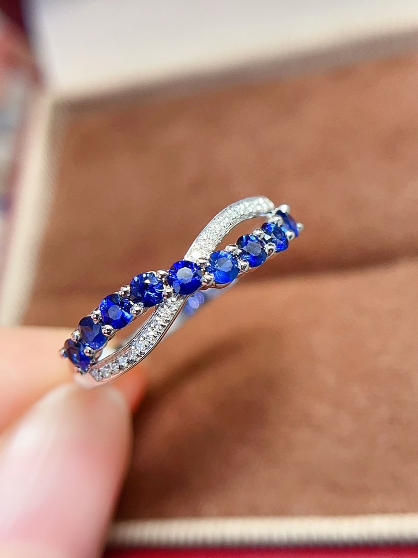 18K gold natural sapphire ring: This ring features a natural sapphire at its center, showcasing exquisite craftsmanship and timeless beauty. The deep blue sapphire complements the brilliant sparkle of 20 round-cut diamonds, creating