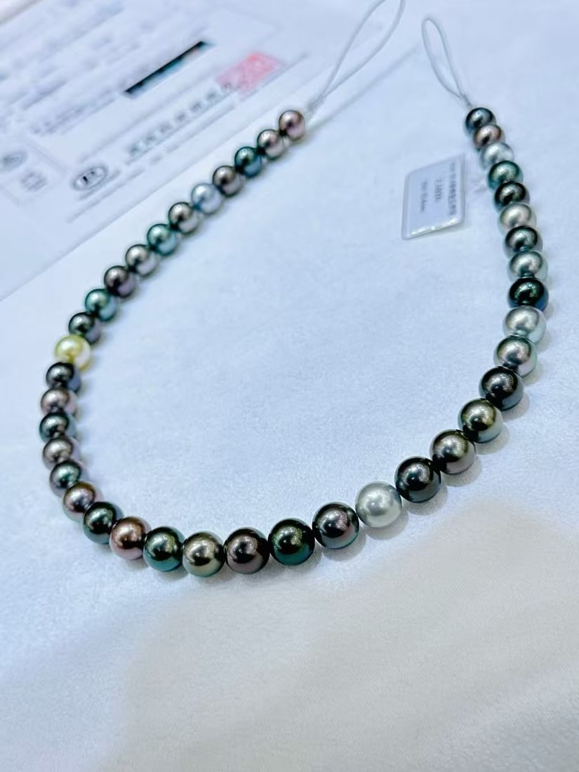 Natural pearl necklace (1 of 6)