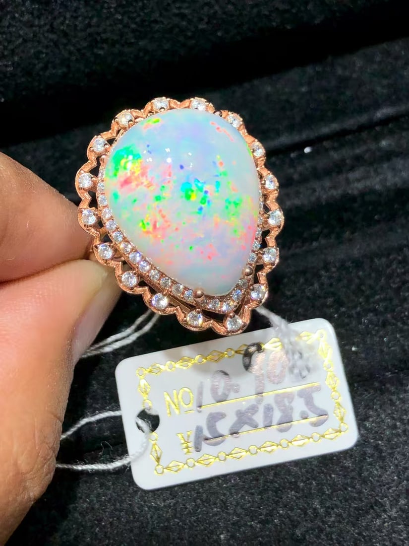 925 sterling silver opal ring: This stunning ring features a dazzling large natural opal as the main stone, exquisitely set in s925 sterling silver. The opal displays a beautiful array of colors, shimmering like a rainbow. The exqu