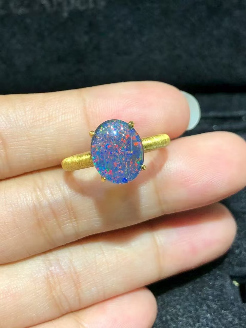 S925 Pure Silver Opal Ring: This exquisite ring features natural opal, meticulously set in S925 sterling silver, presenting colors resembling a dazzling starry sky or aurora. It showcases unique beauty from every angle, resembli