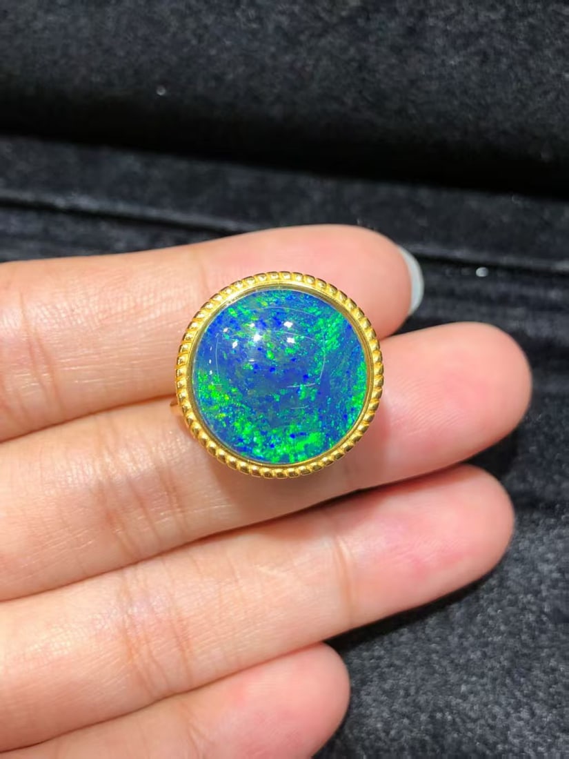 S925 pure silver natural opal ring: This exquisite ring is crafted with S925 sterling silver and inlaid with natural opal. The opal is carefully selected to showcase brilliant colors resembling a starry sky, aurora borealis, and the mys