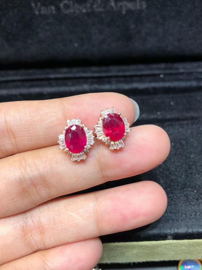 925 sterling silver natural ruby stud earrings: These earrings showcase the captivating charm of natural rubies, with gemstone dimensions of 6x8mm, set in sturdy 925 sterling silver. The exquisite craftsmanship highlights the vivid color of the rub