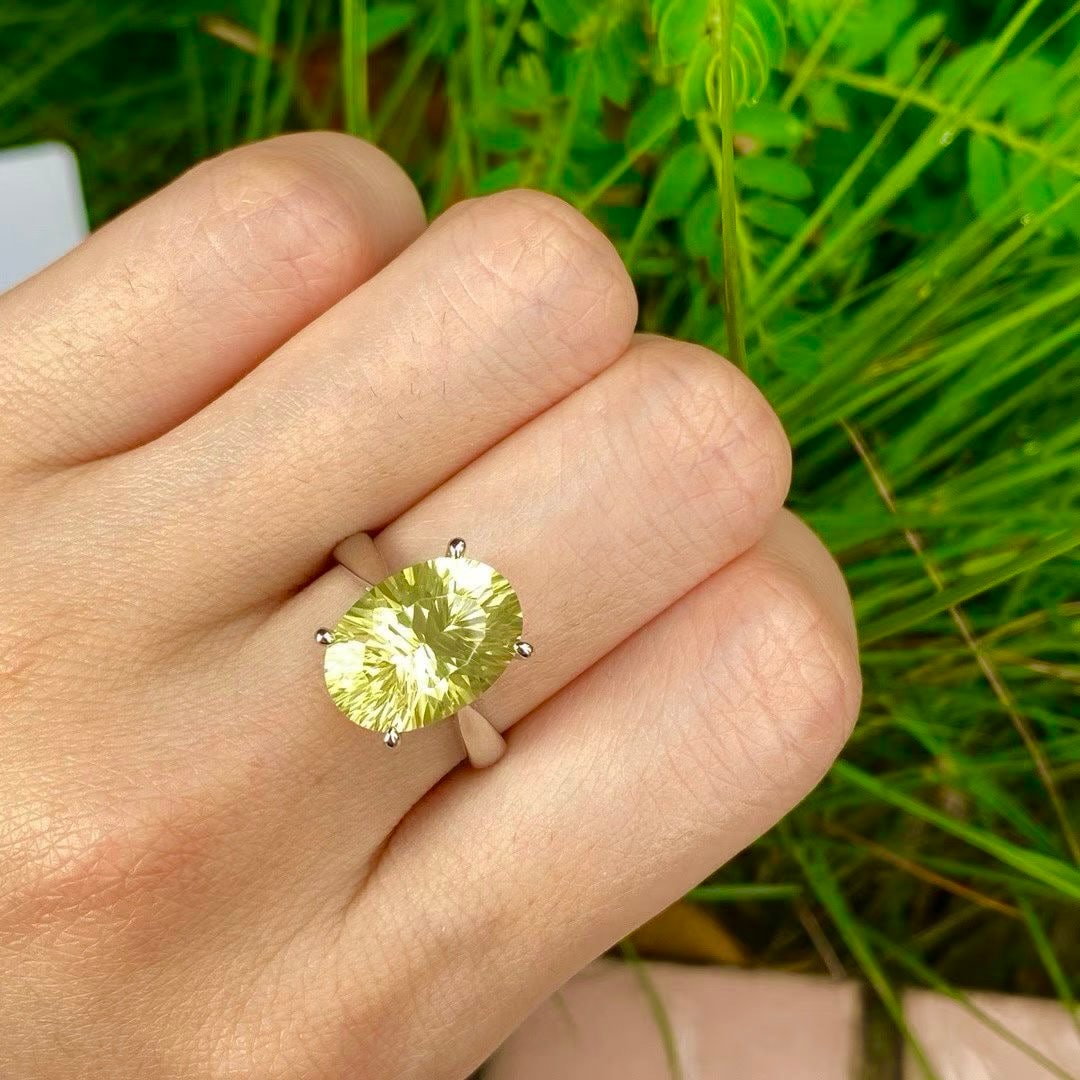 Natural crystal ring: Natural crystal ring, main stone size 10x14mm