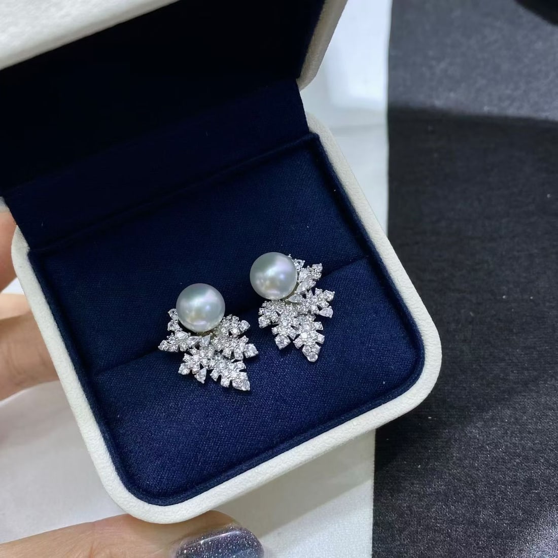 925 silver natural freshwater pearl earrings: These earrings are made of solid 925 sterling silver, perfectly complemented by natural freshwater pearls measuring 9-10mm. The pearls are carefully selected, possessing nearly round high quality and