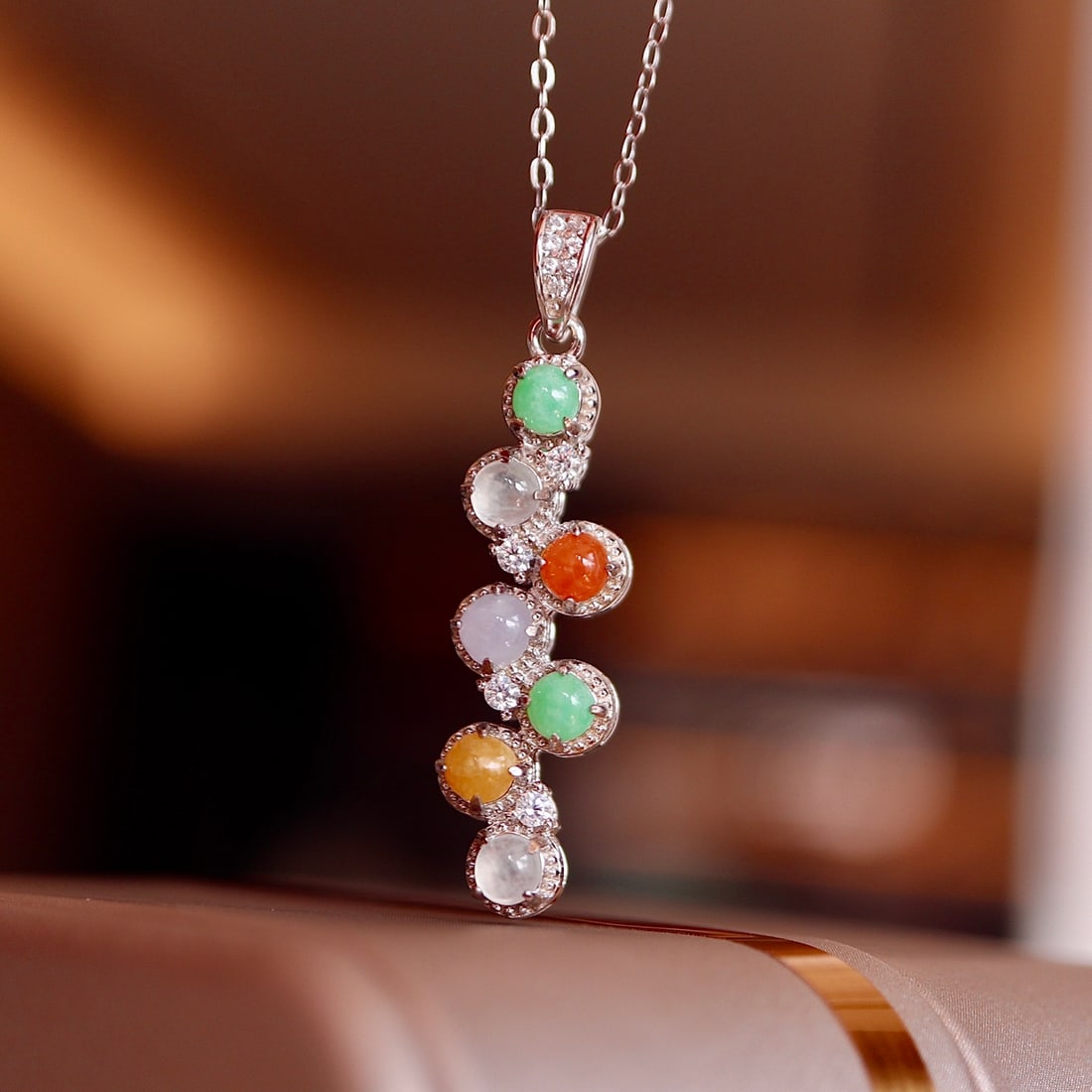 S925 pure silver natural jadeite pendant: This pendant features the charming allure of natural jadeite, set in dazzling S925 sterling silver. The jadeite captivates with its candy-like colors and exquisite translucency. The meticulously craft