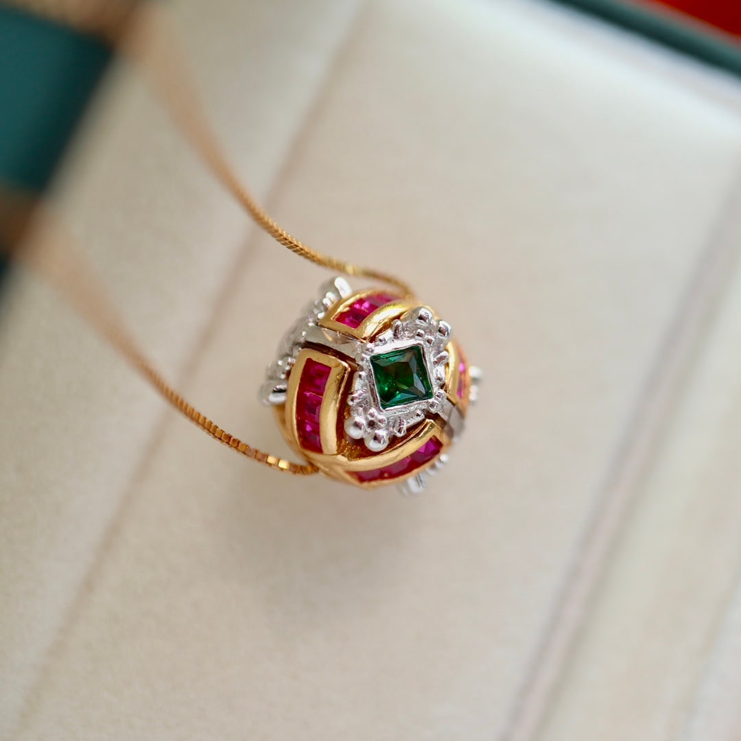 S925 silver ruby pendant: This pendant features a main stone of ruby, set in S925 silver, emitting a charming brilliance. The deep red hue of the ruby showcases eternal elegance, while the exquisite craftsmanship of the silver