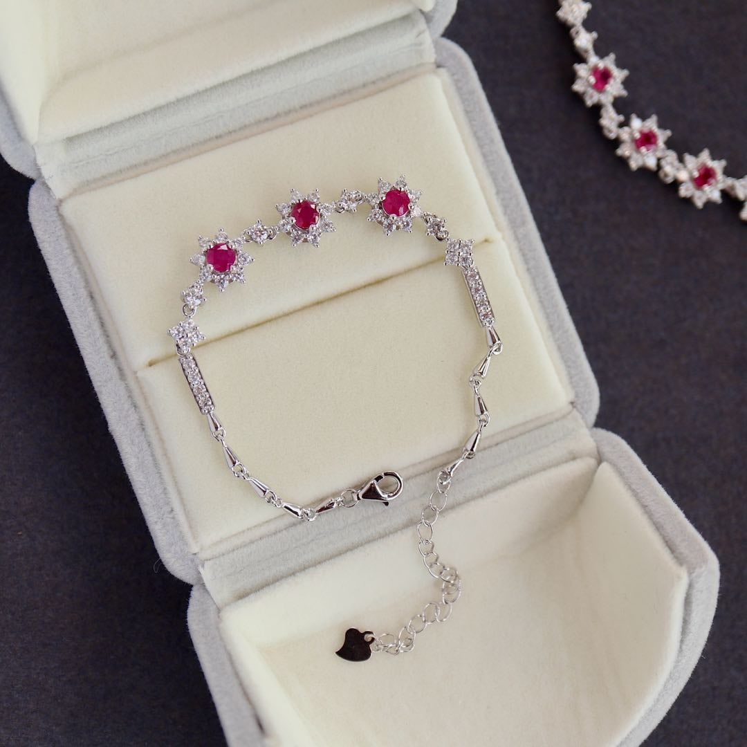 S925 Silver Ruby Bracelet: S925 Silver Ruby Bracelet