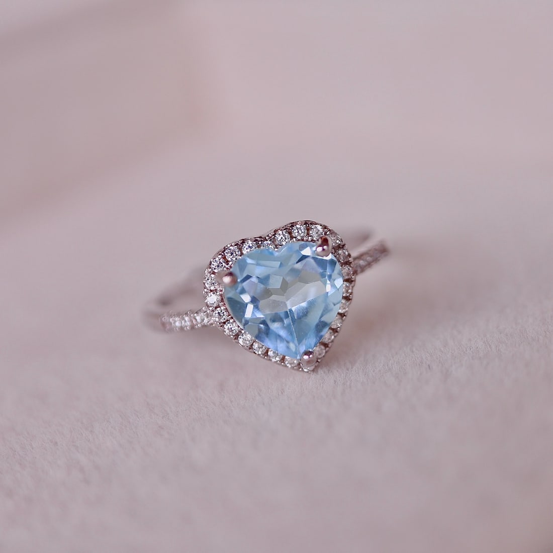 S925 Silver Natural Topaz Ring: Natural topaz ring, approximately 8mm heart-shaped, set in S925 silver