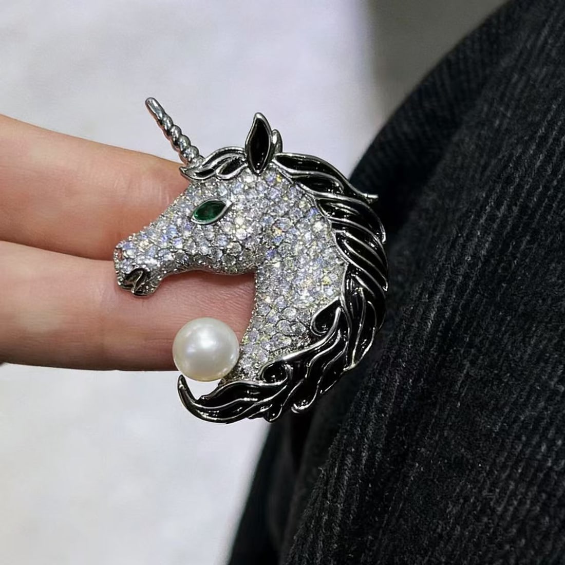 6-7mm natural freshwater pearl unicorn brooch: 6-7mm natural freshwater pearl unicorn brooch