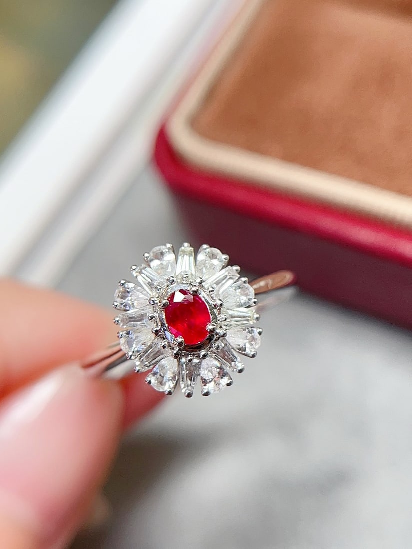 18K Gold Ruby Ring: This ring is captivating with its magnificent design, showcasing the natural beauty of the gemstone through exquisite craftsmanship. It is set on a dazzling 18K gold band, adorned with 16 sparkling