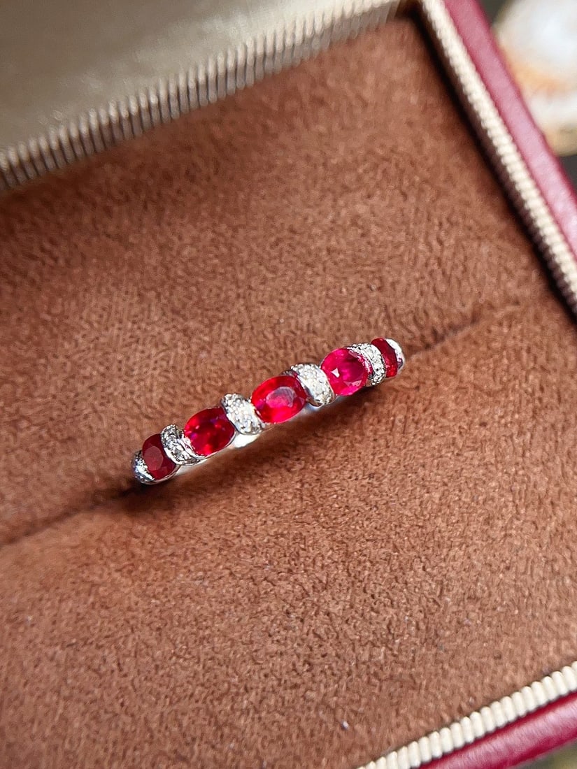 18K Gold Ruby Ring: This 18K gold ring showcases a stunning natural ruby, renowned for its glassy luster. The design features ribbon-like twists, exuding elegance and delicacy. The impeccable craftsmanship makes this exq