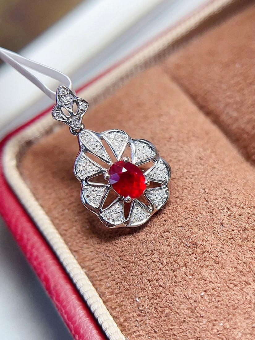 18K gold ruby pendant - 2