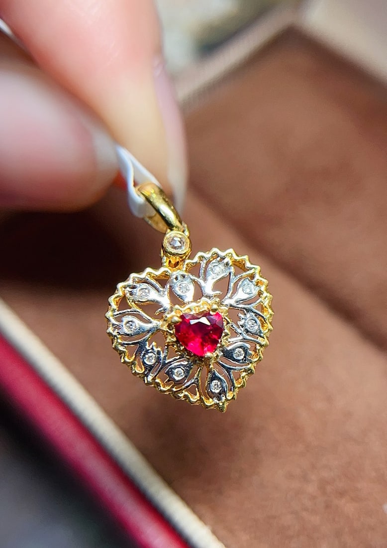 18K Gold Natural Ruby Pendant: This pendant showcases a striking heart-shaped natural ruby. The sweet and charming design is further enhanced by exquisite craftsmanship, making it a standout piece in any jewelry collection. The