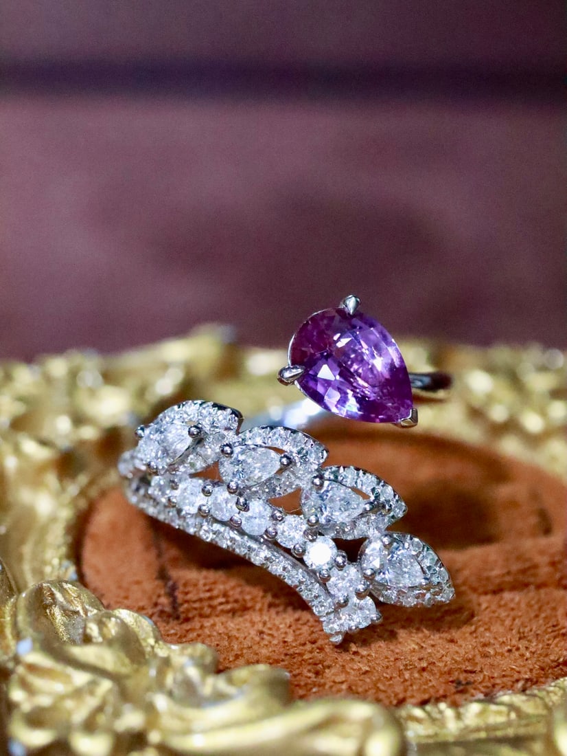 18K natural sapphire ring: This exquisite ring captures the essence of luxury with its vibrant sapphire set on a smooth 18K gold band. The deep blue hue of the sapphire complements the dazzling brilliance of the surrounding