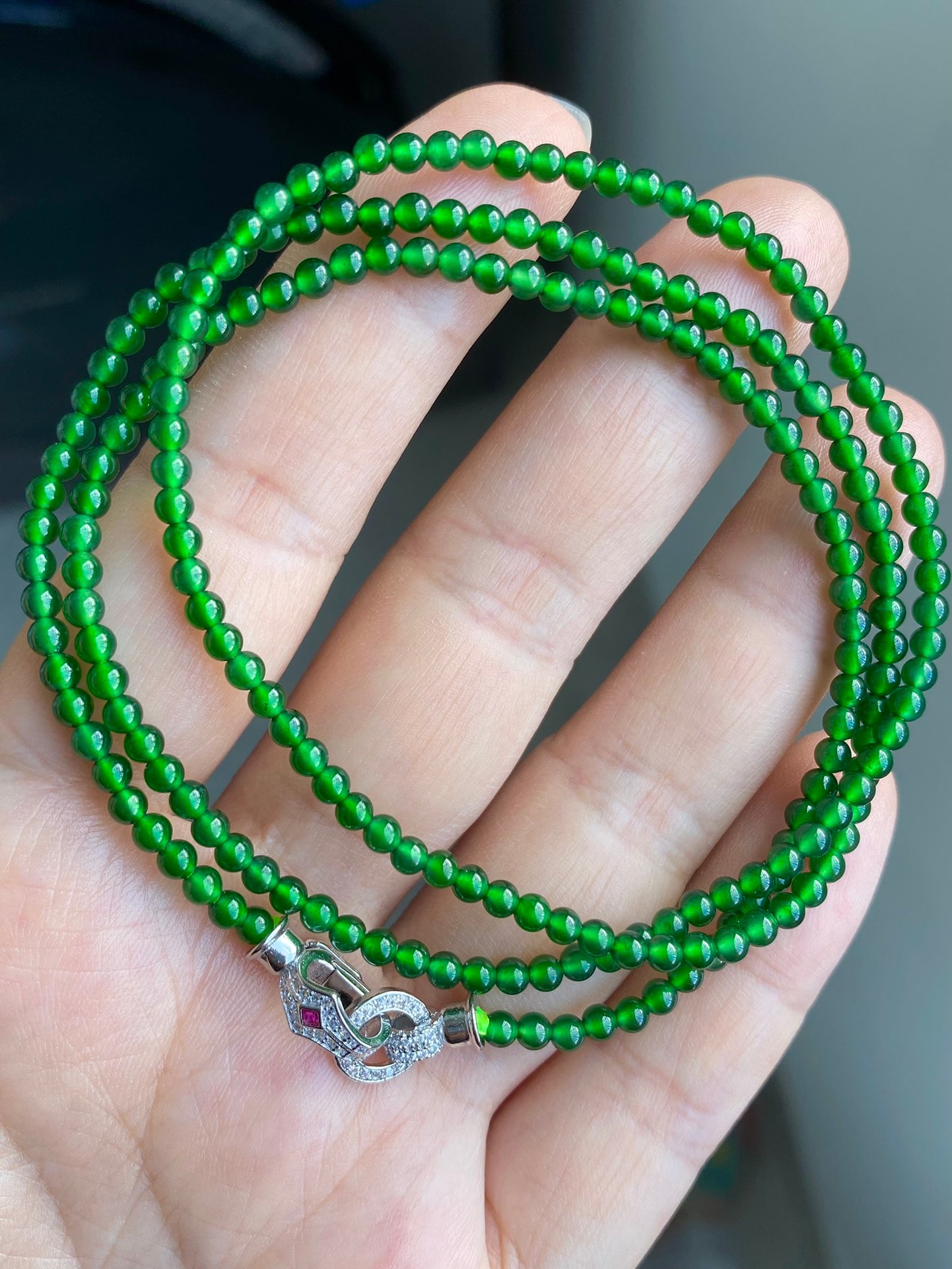 jadeite bead necklace, bracelet, and anklet.: jadeite bead necklace, around 3m in length, with a 925 sterling silver clasp. It can be worn as both a necklace and a bracelet, with a total length of about 50cm including the clasp.